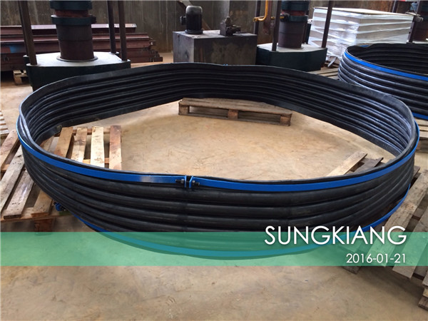 DN2500卡箍橡膠接頭上海淞江廠生產現場實拍 DN2500卡箍橡膠接頭上海淞江廠生產現場實拍