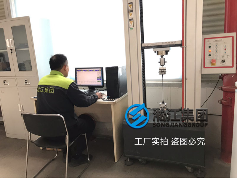 【檢測中心】橡膠接頭膠料試片拉力檢測現場 【檢測中心】橡膠接頭膠料試片拉力檢測現場